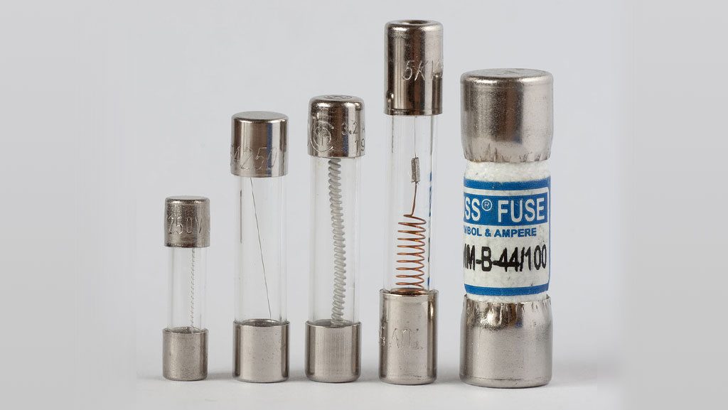 ۱۰ نکته درباره نصب فیوز برای سیگنال‌های ورودی و خروجی در تابلوهای کنترلی